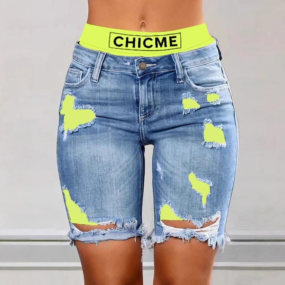 Calza dama corta de jean con bordes y detalle